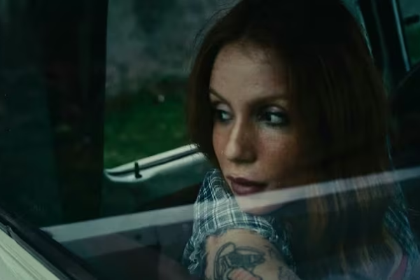 Carol Biazin – Nem Vale a Pena – Letra