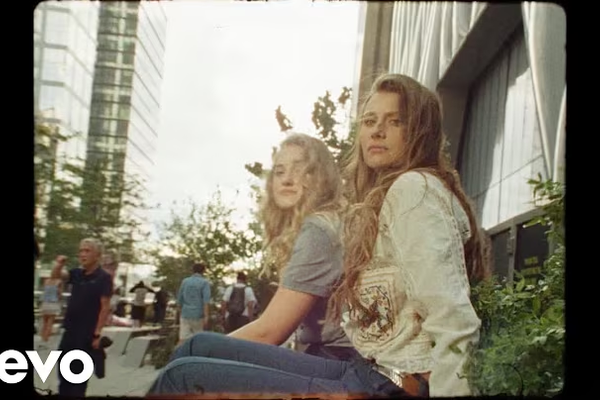Aly & AJ – The Last Town – Lyrics