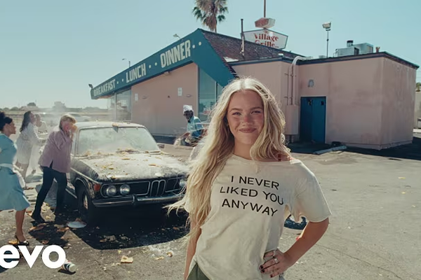 Freya Skye – Bad Taste – Lyrics