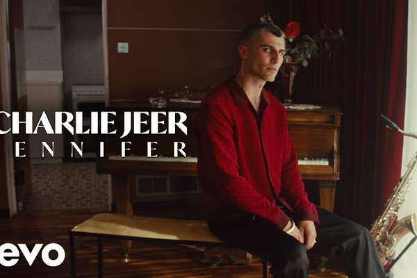 Charlie Jeer – Jennifer – Lyrics