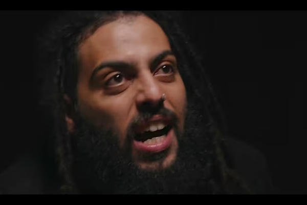 Coruja ft Tropkillaz – Pássaro de Fogo – Letra