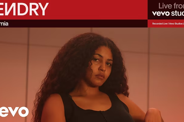 YEИDRY – Mala mia – Lyrics